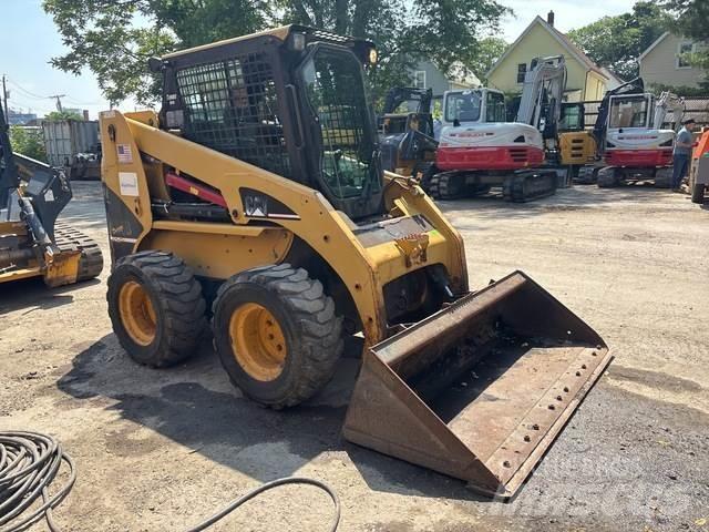 CAT 236B Skid steer loaders