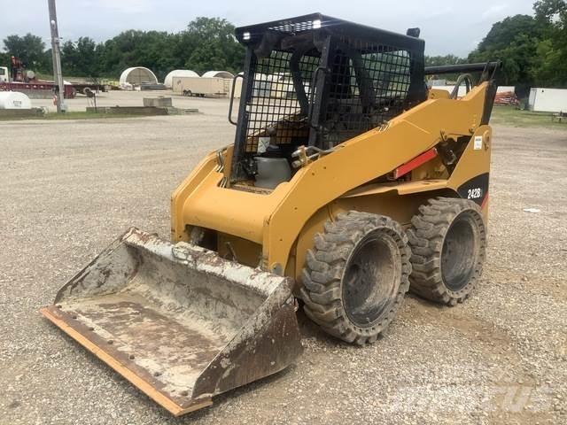 CAT 242B3 Skid steer loaders
