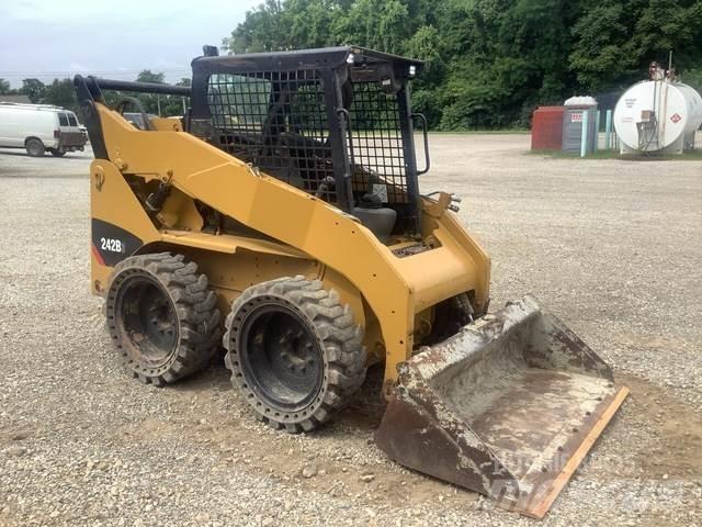 CAT 242B3 Skid steer loaders