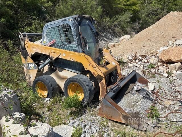 CAT 242D Skid steer loaders