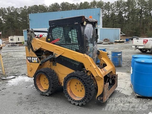 CAT 242D Skid steer loaders