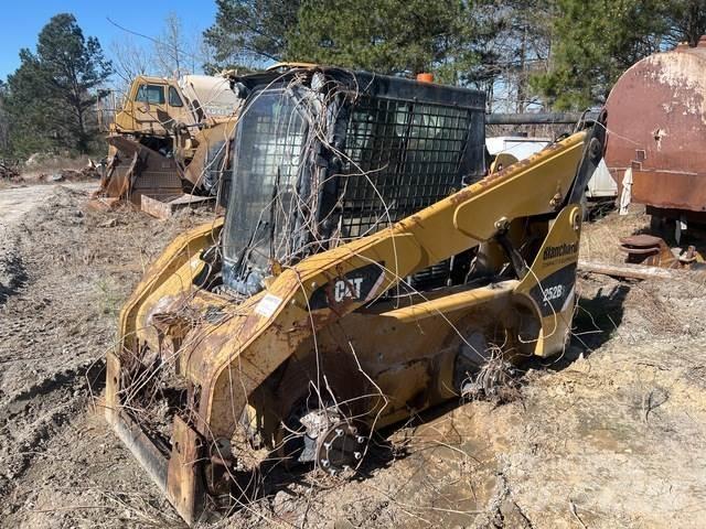 CAT 252B3 Skid steer loaders