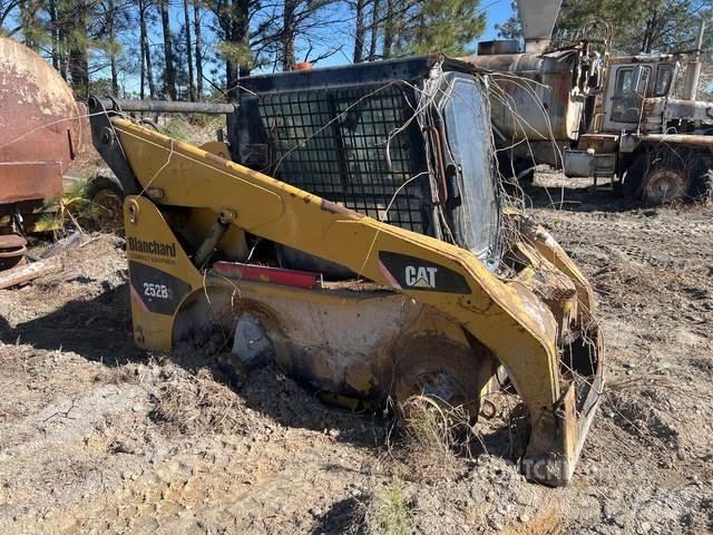 CAT 252B3 Skid steer loaders