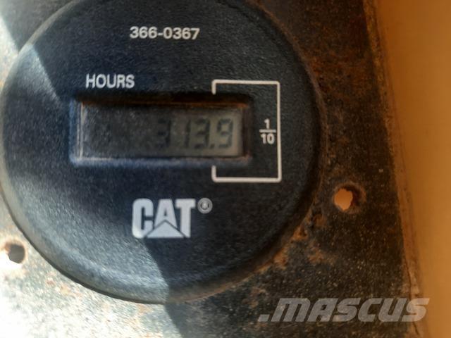 CAT 572G Pipe layer dozers