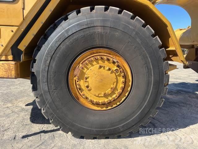 CAT 621G Scrapers