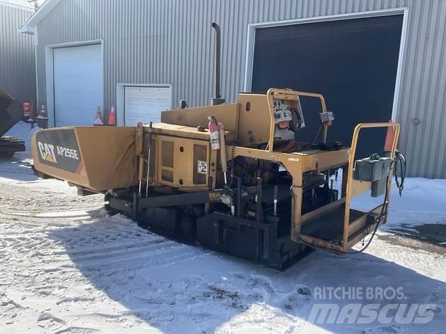 CAT AP255E Asphalt pavers