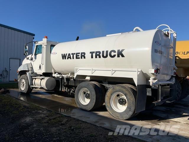 CAT CT660S Water bowser