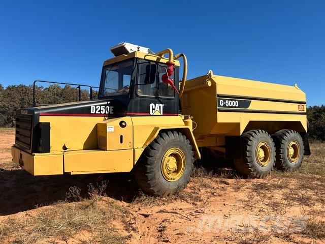 CAT D250E Water bowser