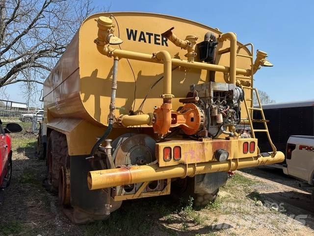 CAT D300D Water bowser