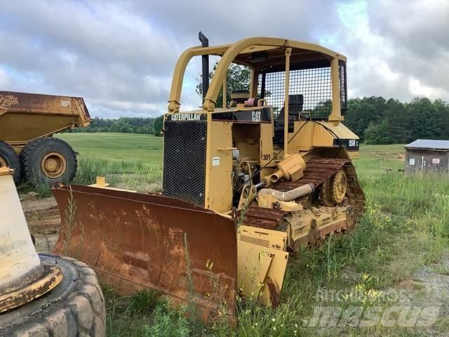 CAT D5M XL Crawler dozers