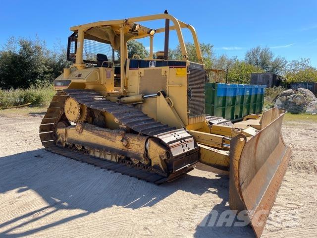 CAT D6M Crawler dozers