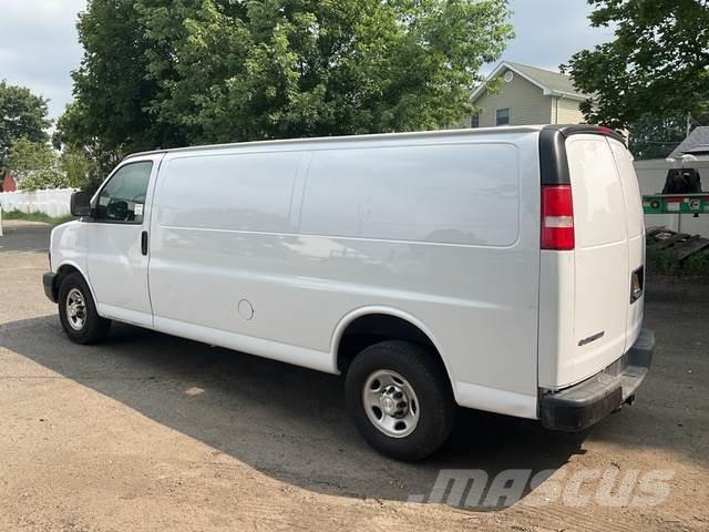 Chevrolet 3500 Panel vans