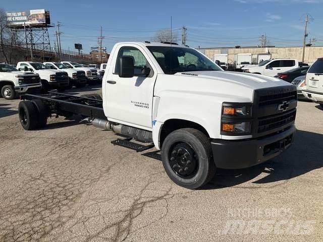 Chevrolet 5500 Cabins and interior