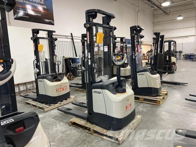 Crown ES 4000 Self propelled stackers