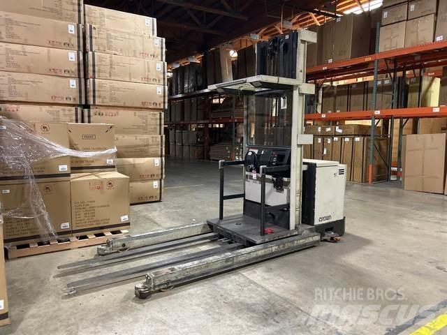 Crown SP Medium lift order picker