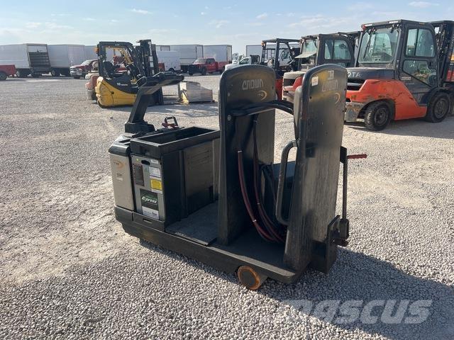 Crown TR4500 Tow truck