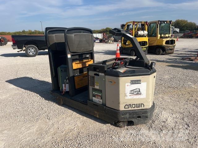 Crown TR4500 Tow truck