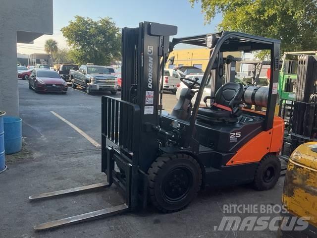 Doosan G25E-7 Other