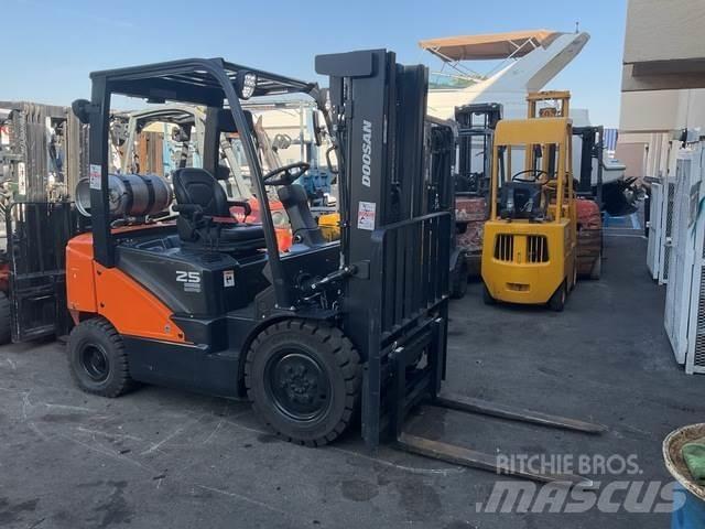 Doosan G25E-7 Other