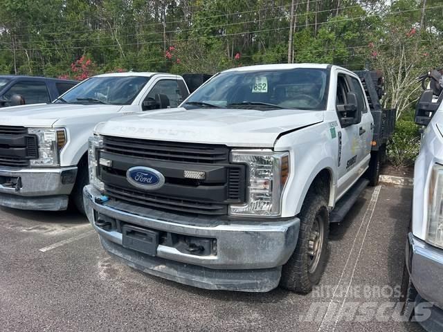 Ford F-250 Flatbed / Dropside trucks