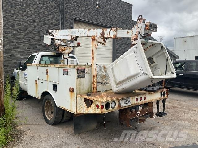 Ford F-450 Truck mounted platforms