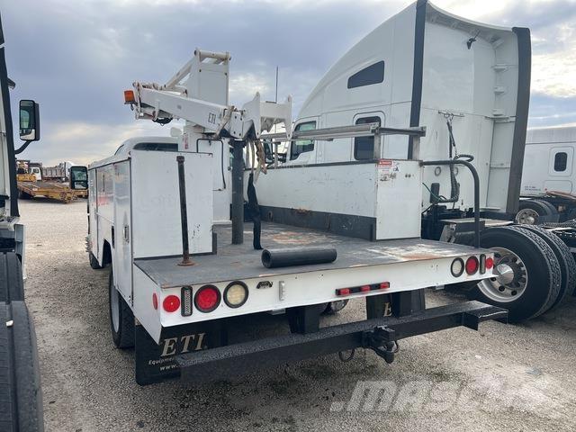 Ford F-450 Truck mounted platforms