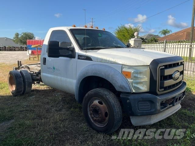 Ford F-450 XL Cabins and interior