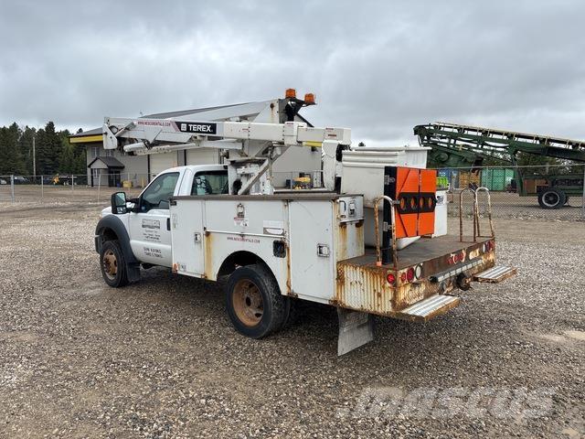 Ford F-550 Truck mounted platforms