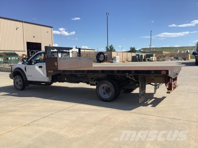 Ford F-550 Flatbed / Dropside trucks
