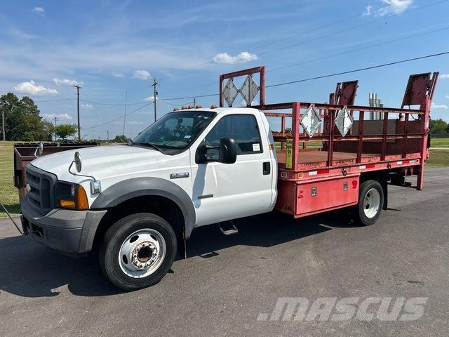 Ford F-550 Flatbed / Dropside trucks