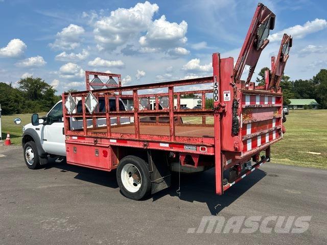 Ford F-550 Flatbed / Dropside trucks