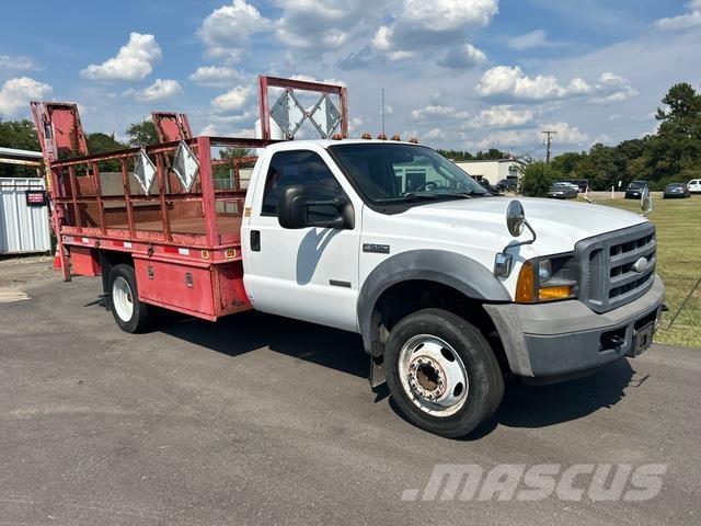 Ford F-550 Flatbed / Dropside trucks