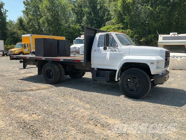 Ford F-600 Flatbed / Dropside trucks