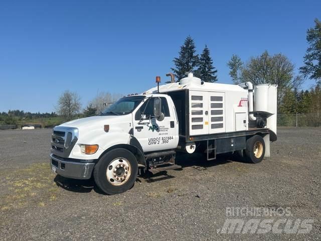 Ford F-650 Crawler excavators