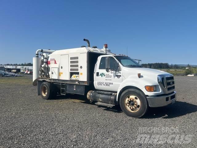 Ford F-650 Crawler excavators