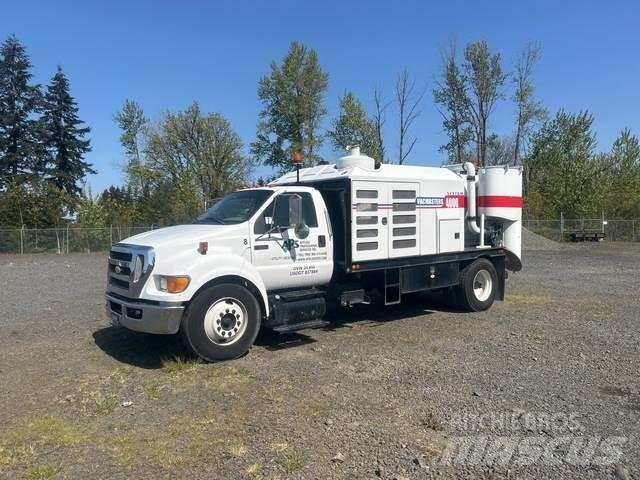 Ford F-650 Crawler excavators