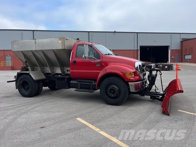 Ford F-650 Snow blades and plows