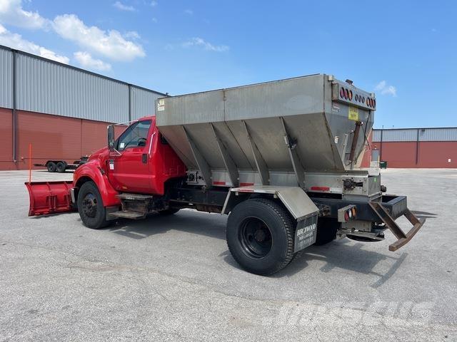 Ford F-650 Snow blades and plows