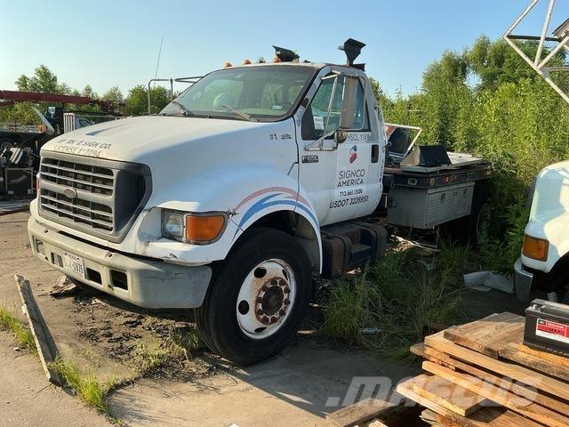 Ford F-650 Flatbed / Dropside trucks