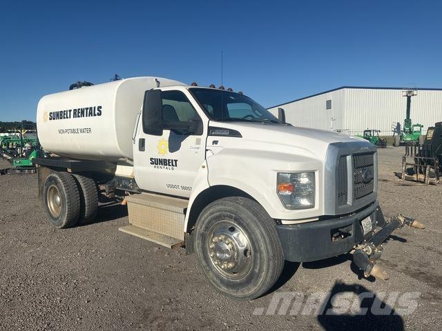 Ford F-650 Water bowser