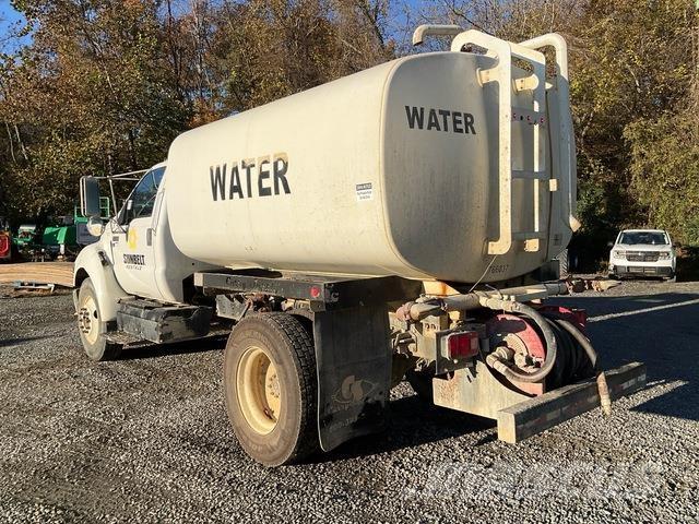 Ford F-650 Water bowser