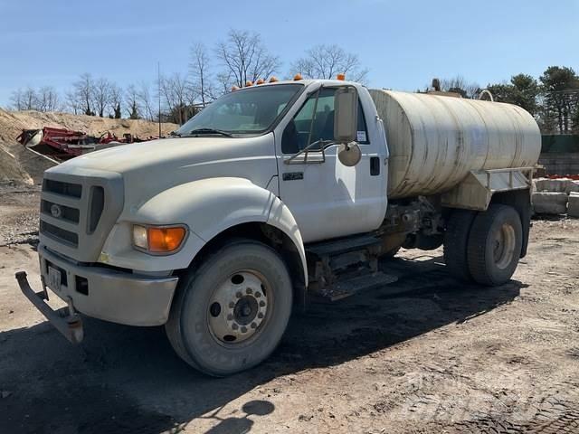 Ford F-750 Water bowser