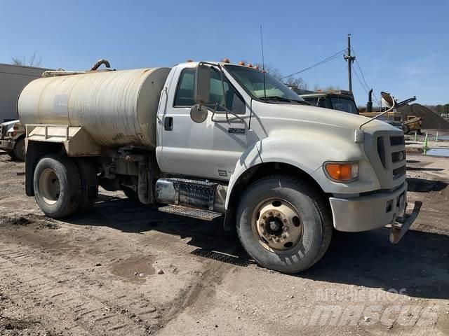Ford F-750 Water bowser
