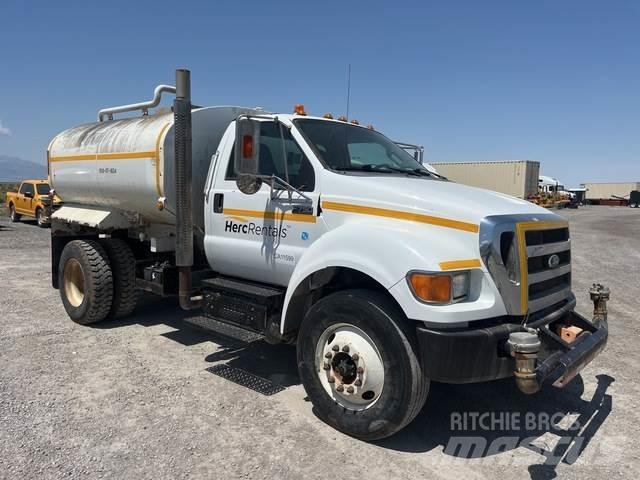 Ford F-750 Water bowser