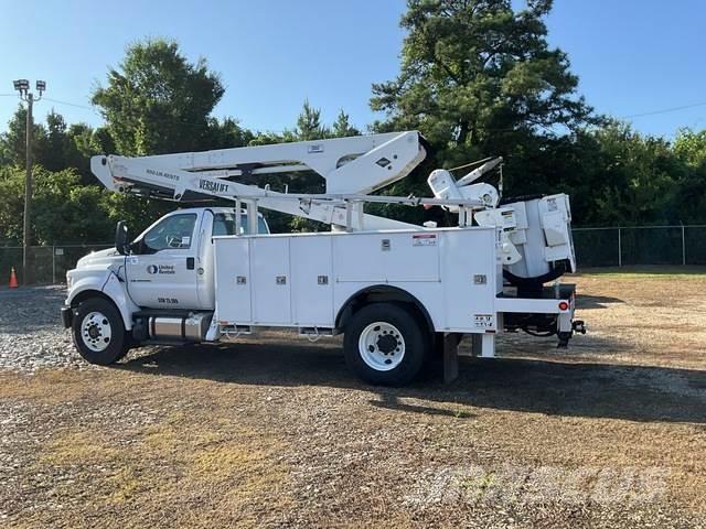 Ford F-750 Truck mounted platforms