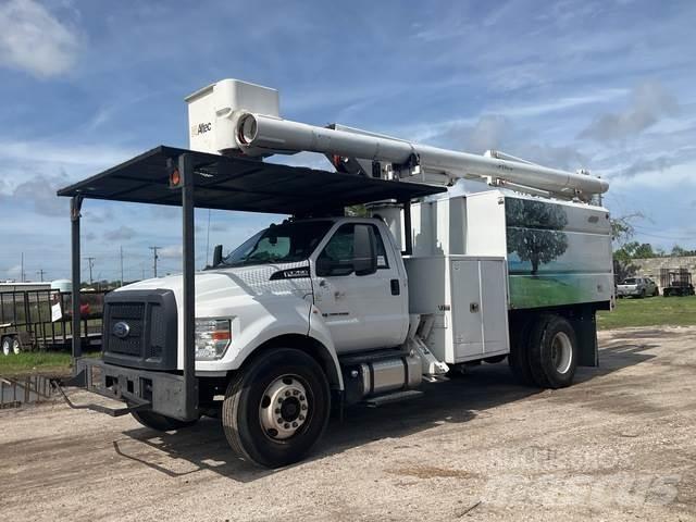 Ford F-750 Truck mounted platforms