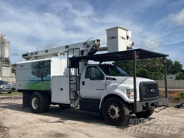 Ford F-750 Truck mounted platforms