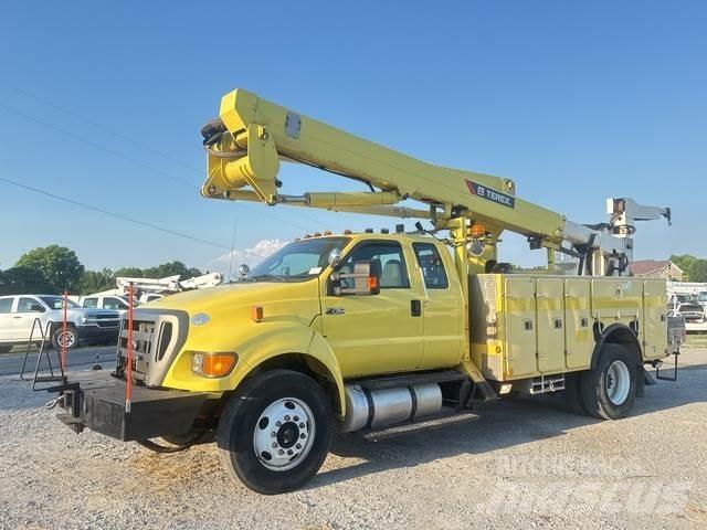 Ford F-750 Truck mounted platforms