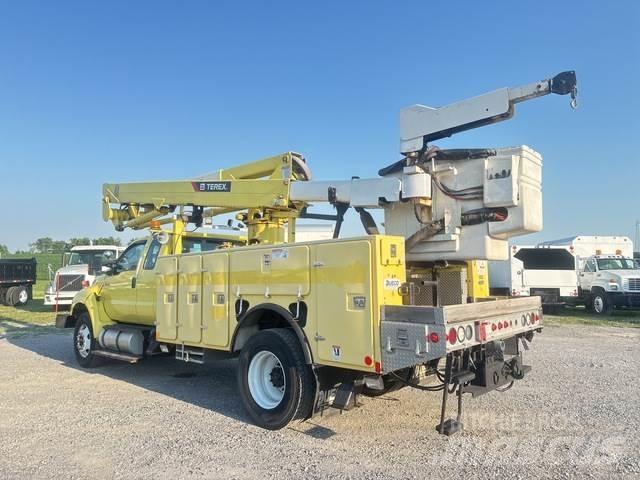 Ford F-750 Truck mounted platforms