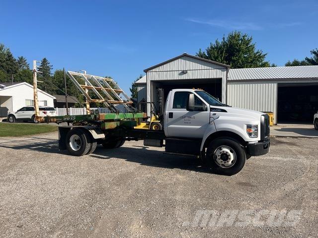 Ford F-750 Cabins and interior